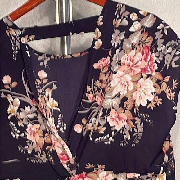 Open Back Navy Blue Floral Shirt, Large - Picture 5 of 5